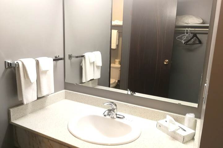 Room 10 of 12