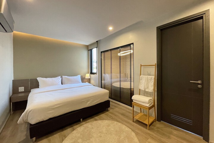 Room 3 of 80