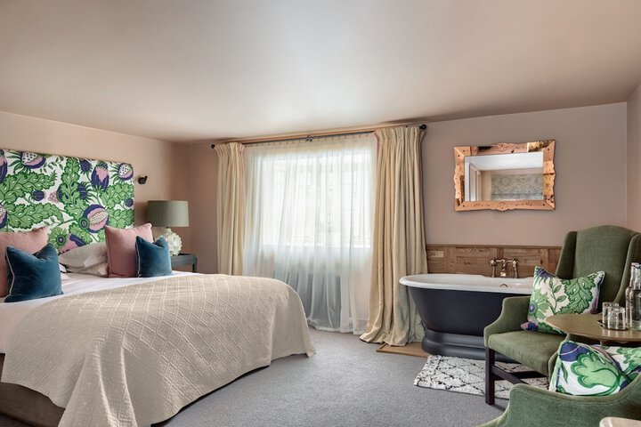 Room 33 of 50