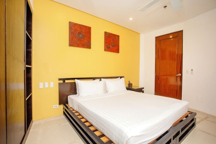 Room 32 of 208