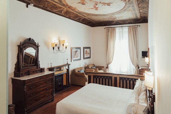 Room 12 of 42