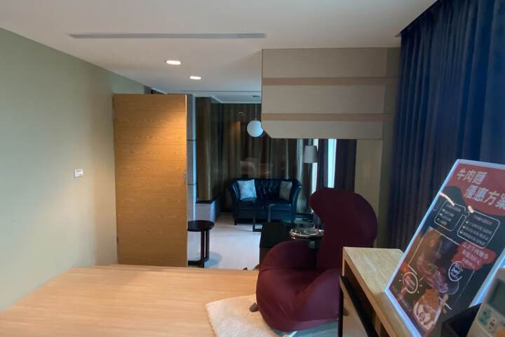 Room 28 of 48
