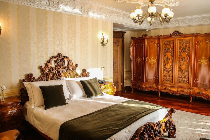 Room 12 of 82
