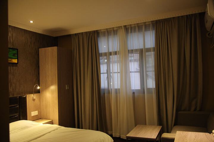Room 36 of 90