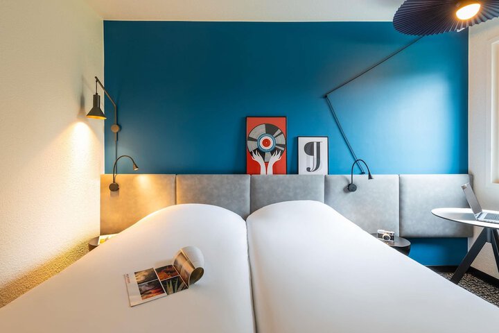 Room 5 of 44