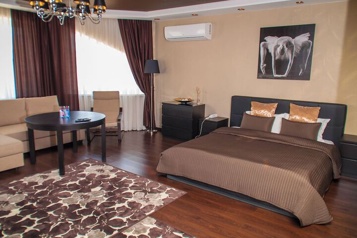 Room 27 of 49