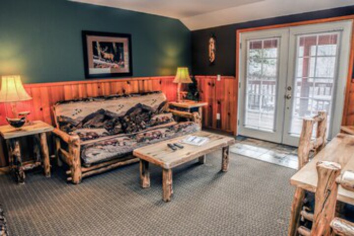 Room 7 of 12