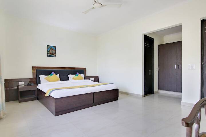 Room 7 of 28