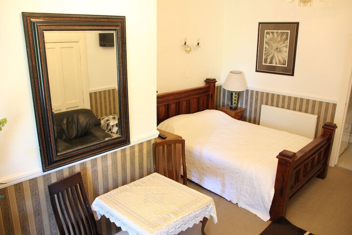 Room 10 of 24