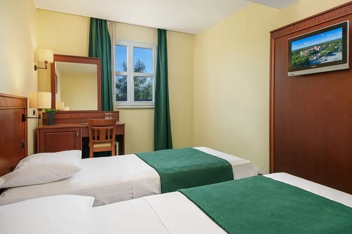 Room 2 of 13