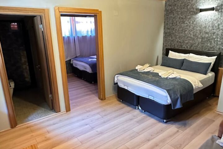 Room 5 of 16