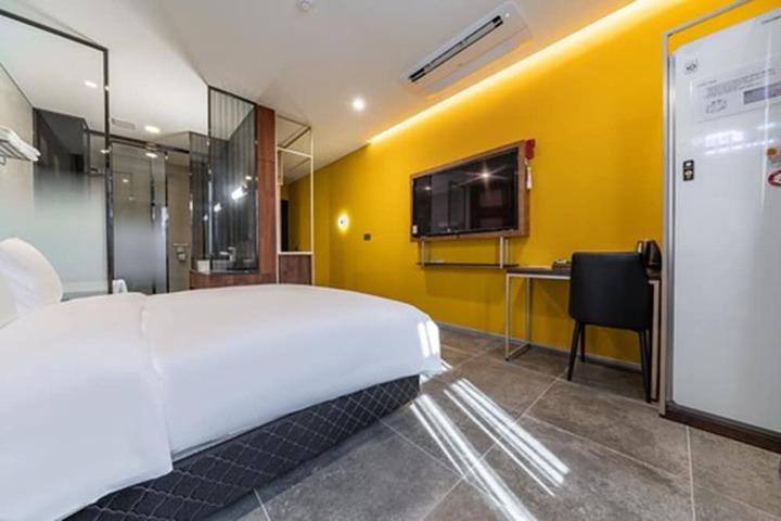 Room 11 of 22