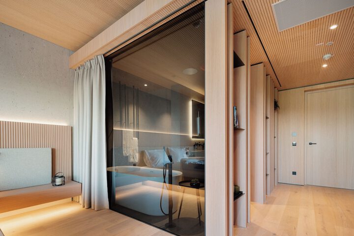Room 32 of 107