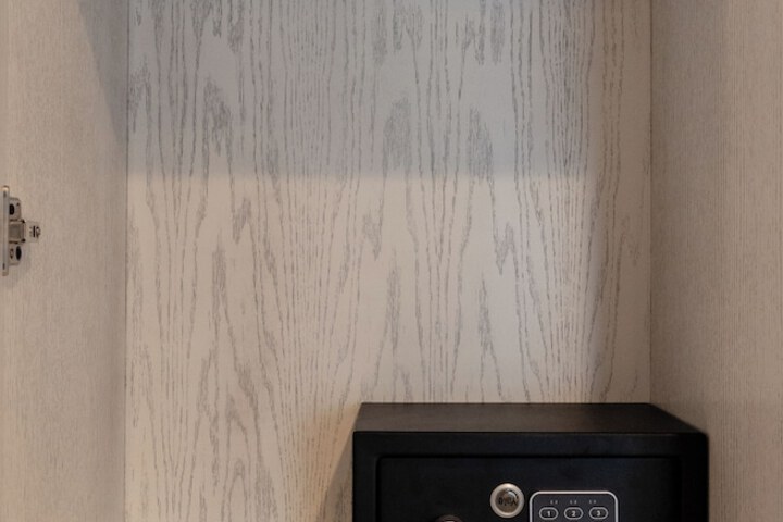 Room 12 of 51