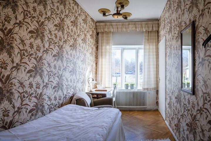 Room 15 of 51