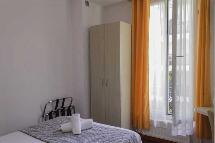 Room 12 of 52