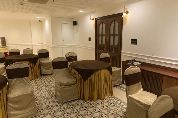 Ballroom/Hall 61 of 72