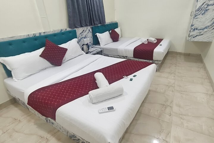 Room 8 of 76