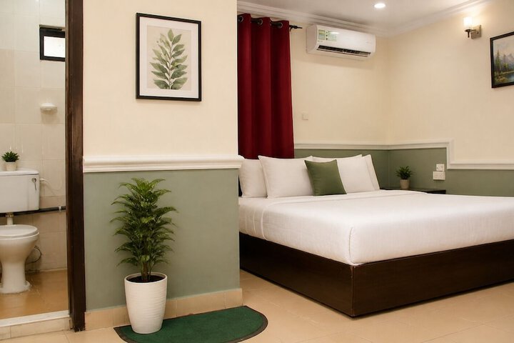 Room 10 of 33