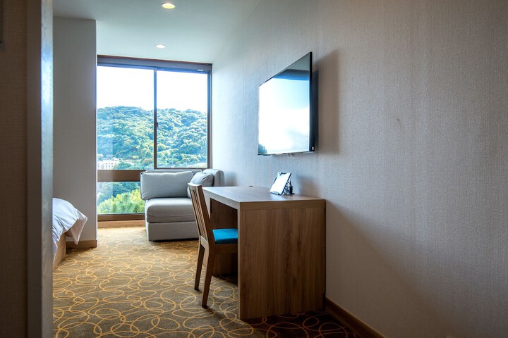 Room 16 of 49