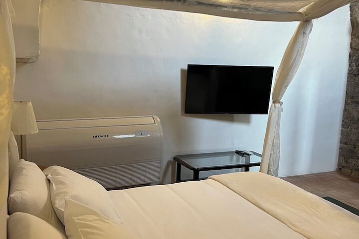 Room 27 of 38