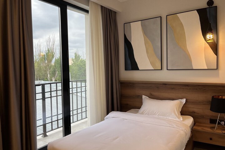 Room 11 of 26