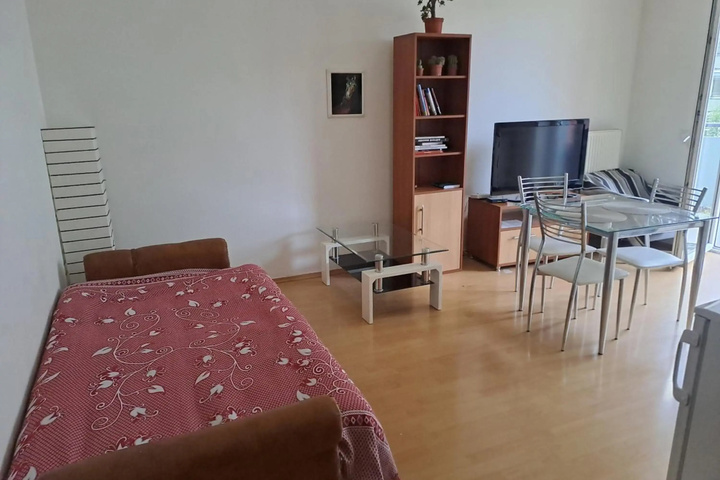 Room 4 of 11
