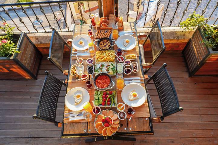 Dining 66 of 77