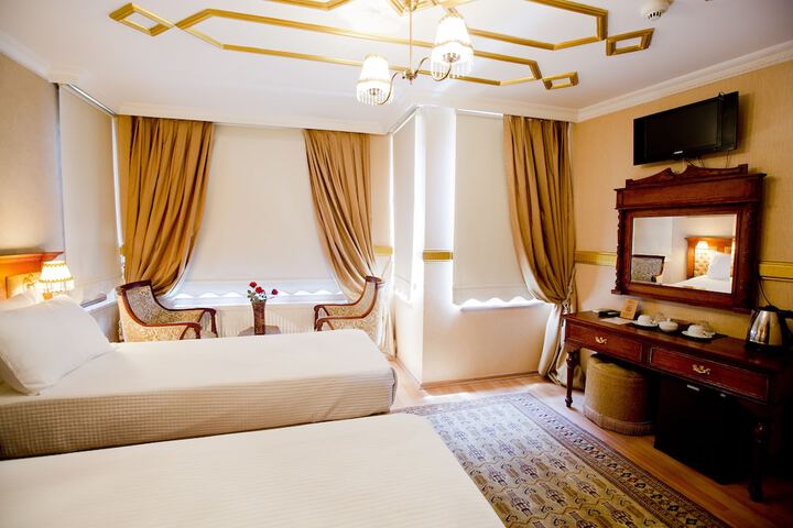 Room 8 of 77