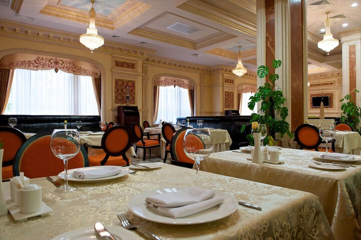 Dining 102 of 137