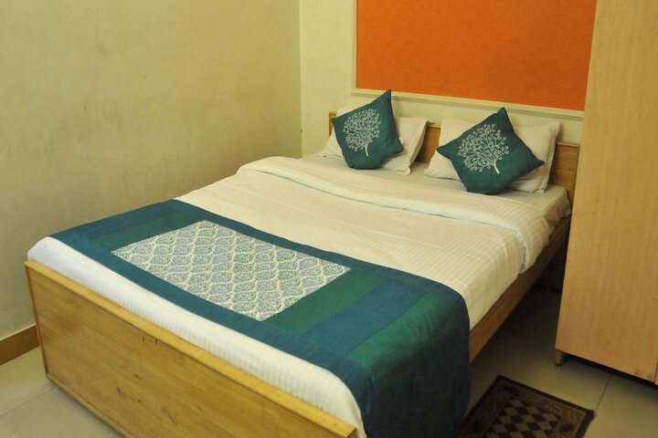 Room 13 of 20