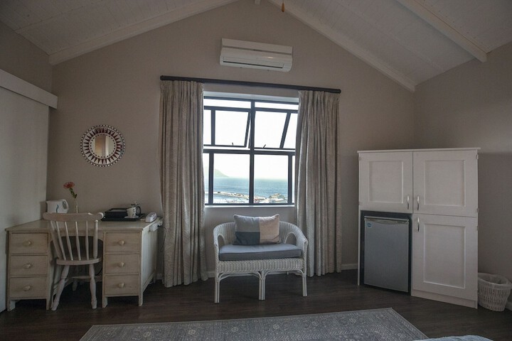 Room 30 of 76