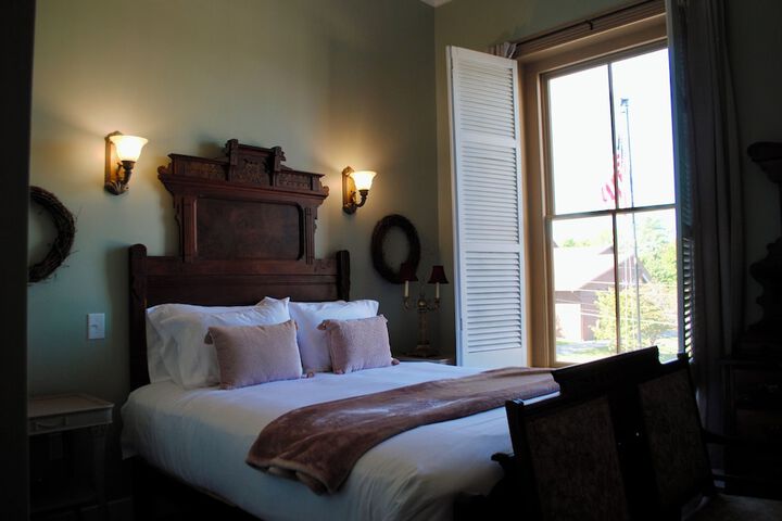 Room 4 of 28