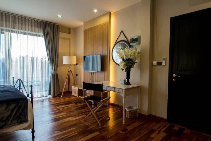 Room 13 of 33