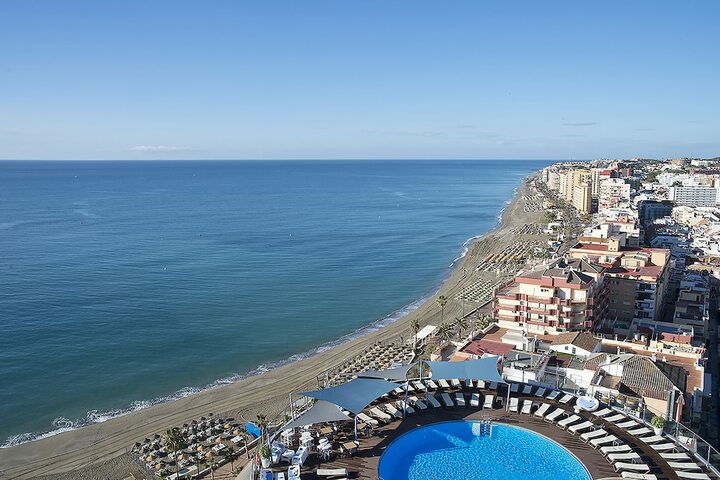 Hotel with Pool