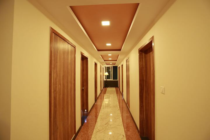 Ballroom/Hall 77 of 91