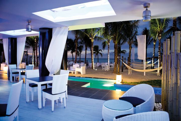 Lounge 72 of 99