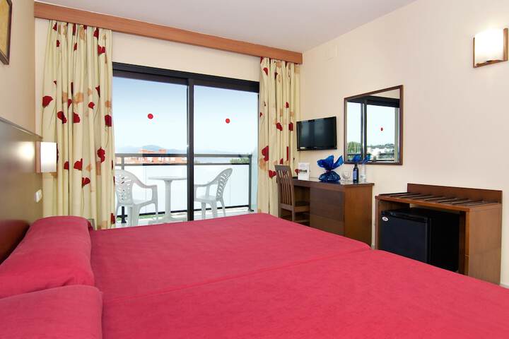 Room 3 of 63