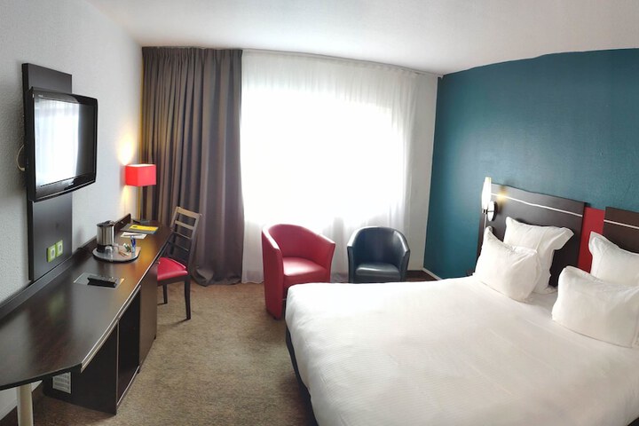 Room 18 of 92