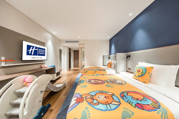 Room 10 of 48