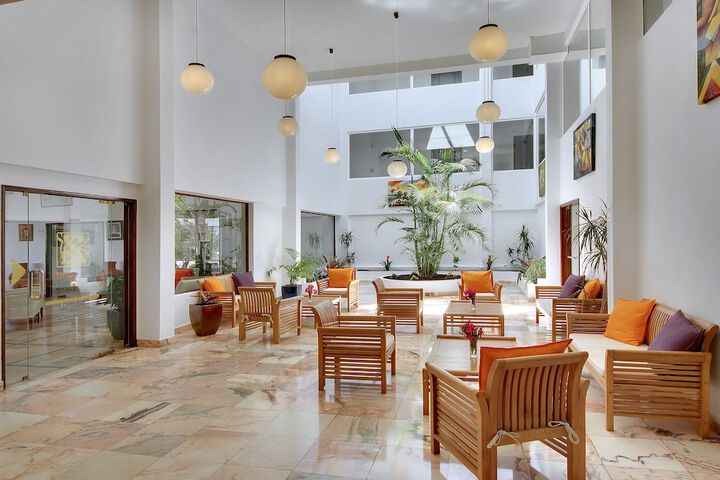Entrance & Lobby