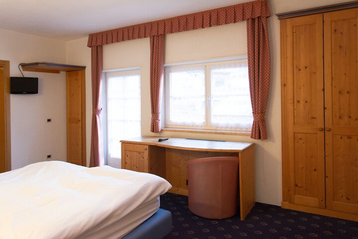 Room 13 of 40