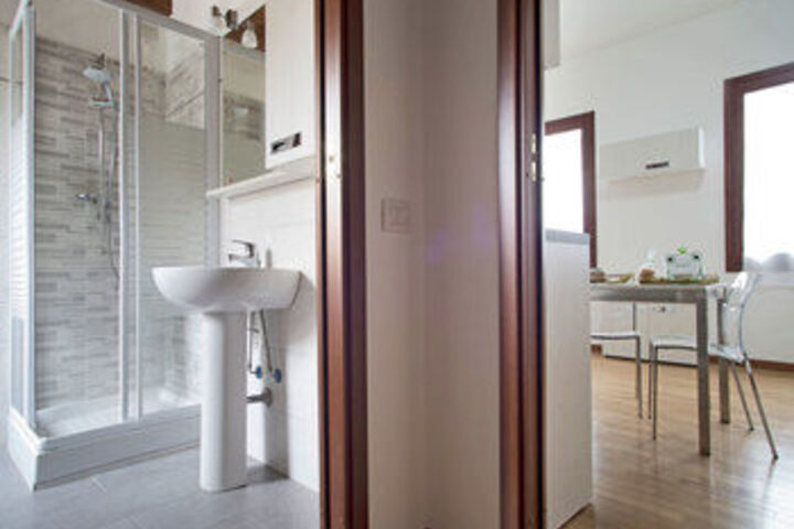 Room 15 of 320