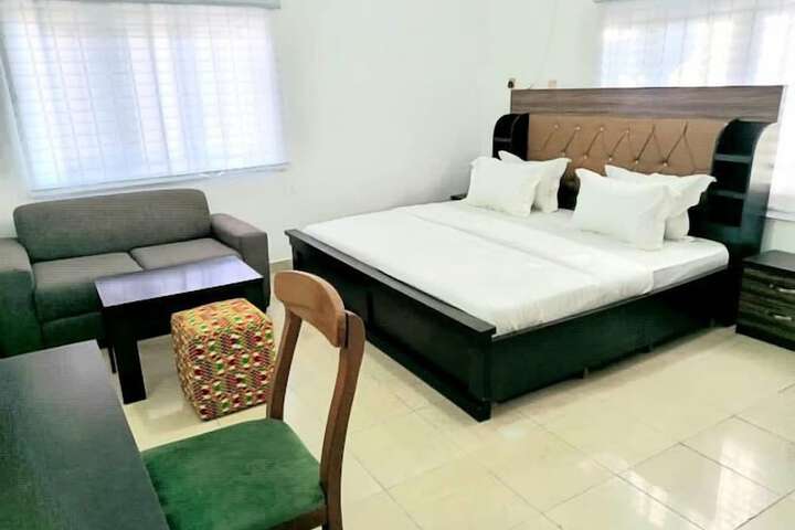 Room 5 of 40