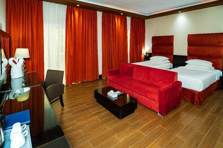 Room 5 of 11