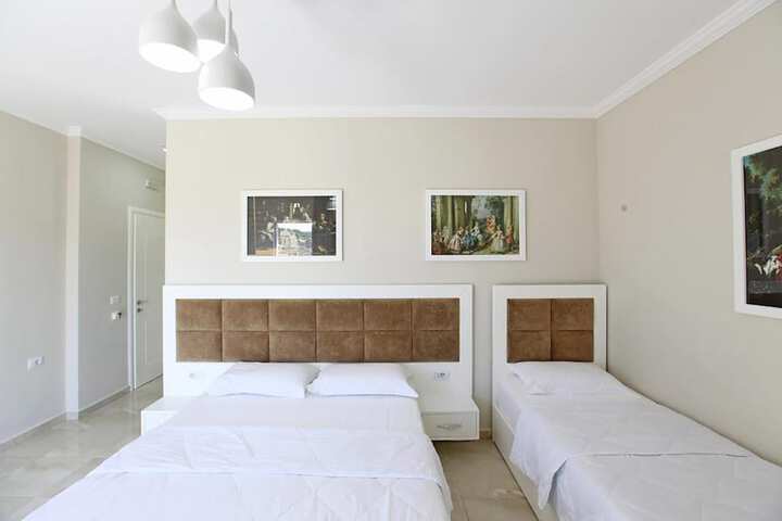 Room 25 of 46