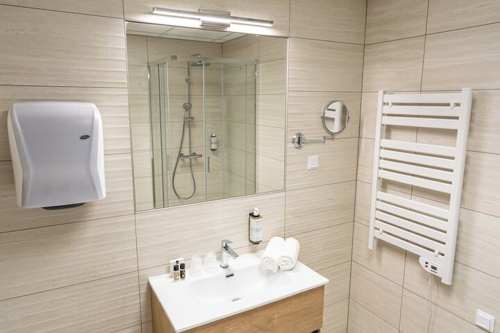 Room 52 of 79