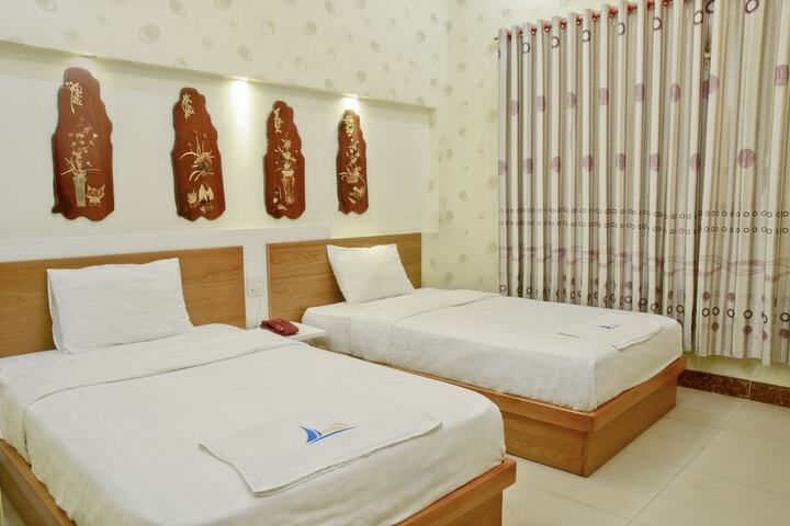 Room 4 of 36