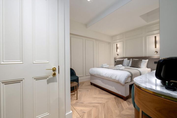 Room 210 of 280