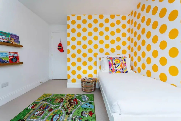 Room 13 of 19